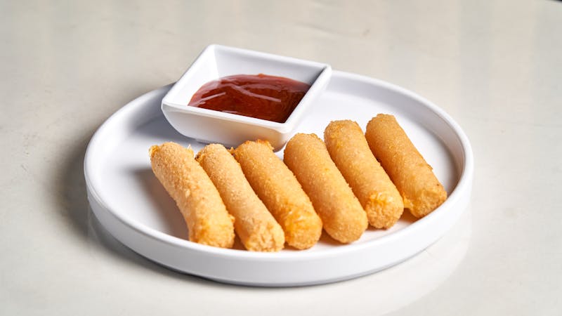 Crispy Mozzarella Sticks with ranch dipping sauce